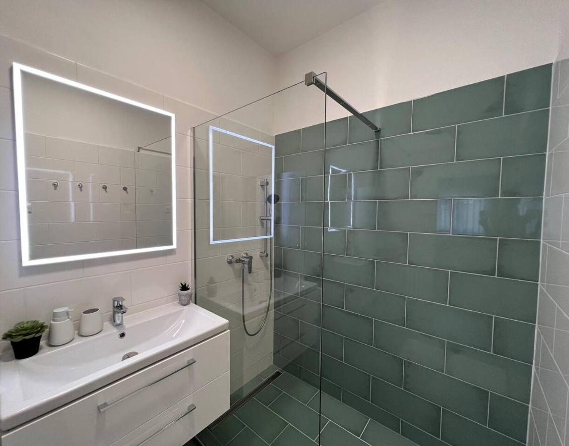 96M2 Of Comfort And Style: 4Bd Apartment In Old Town Bratysława Zewnętrze zdjęcie